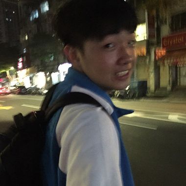 你长得很可爱 但个性超奇怪