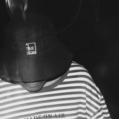 ·-·