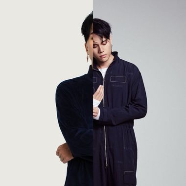R