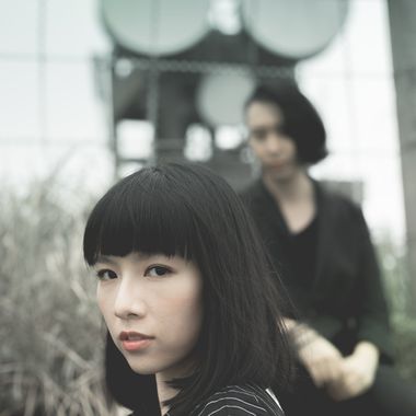 默