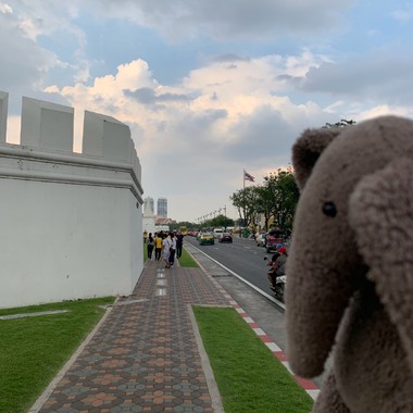 下一场阔别冬雨 打在沥青上沾湿我鞋底