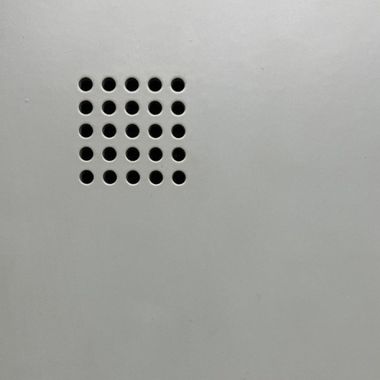 呃