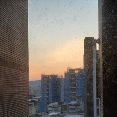 又突然醒来