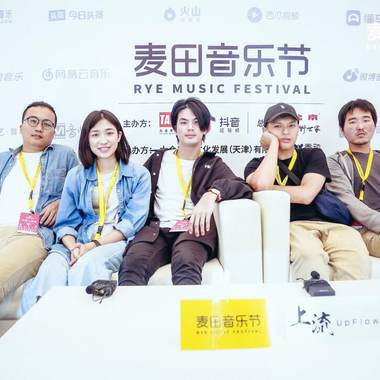 隔壁老王在偷听：老王乐队的歌单