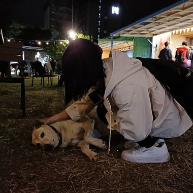 在最黑暗的时刻才能清楚看见光