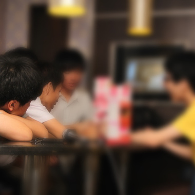 手牵手行