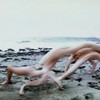 东