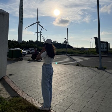 她
