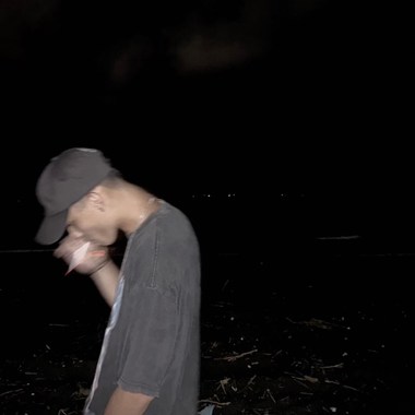 孤Alone
