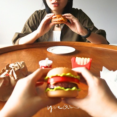 午餐吃完再说吧