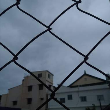少年维持著烦恼后
