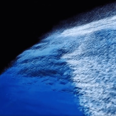 海与探照灯