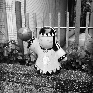 3.《像个孩子》