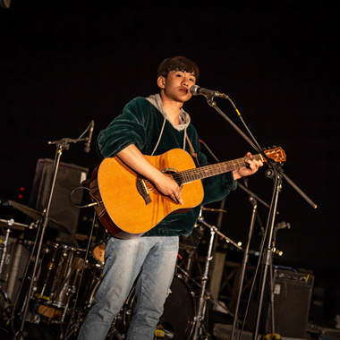 余政勋《爬山 Go forward》