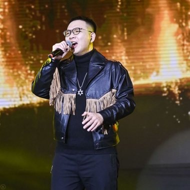 全世界谁倾听你