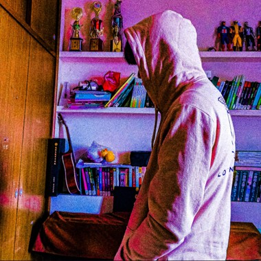 老子喜欢下雨天你离我远一点