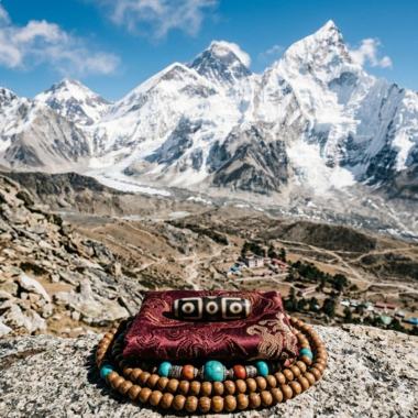 天珠传说（Legend of Dzi Beads)