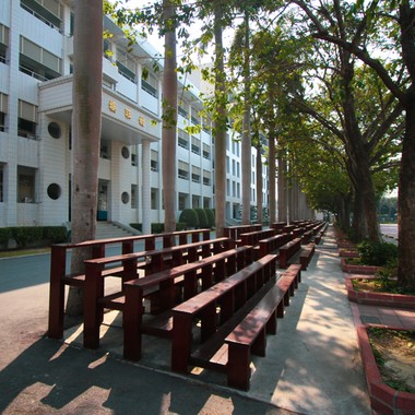 逐梦校门口